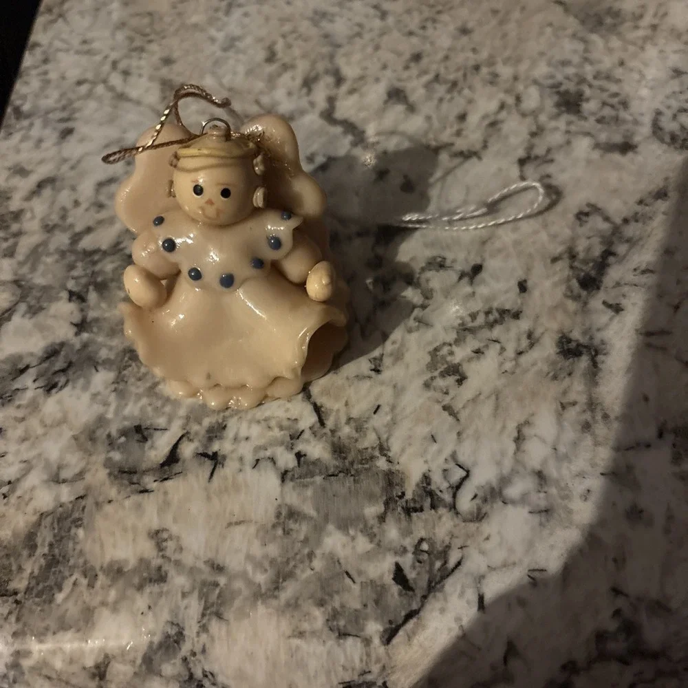 VINTAGE + LOVELY 1995‎ ANGEL Christmas ORNAMENT~~NICE!! BY DEBBIE COOPER .
